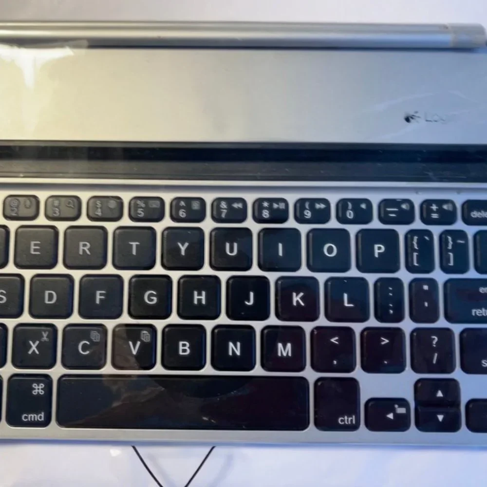 Back to School! Logitech Magnetic Ultrathin Keyboard (ipad not included)